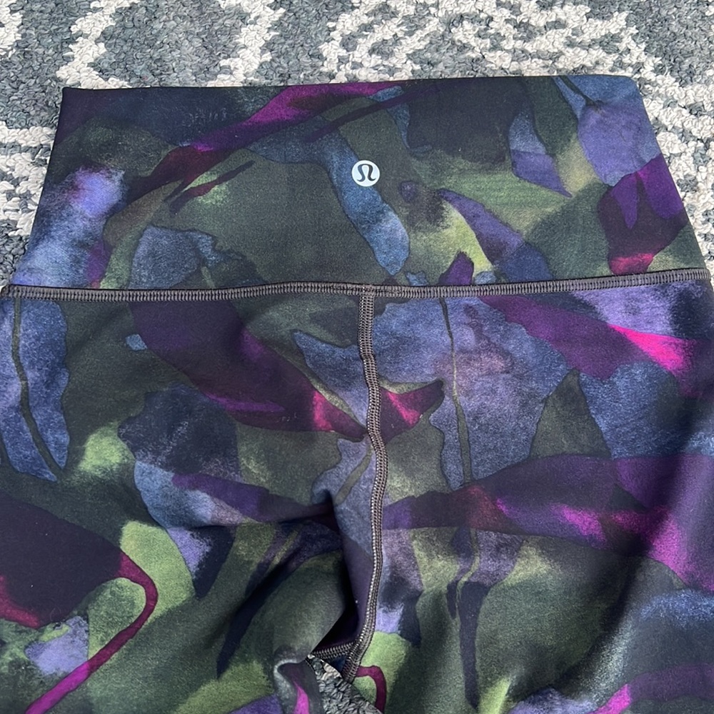 Lululemon - Picture 3 of 5